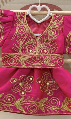 Fushion bahraini dress 
Size 3-6 month