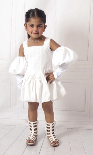 Puffy dress with sleeve